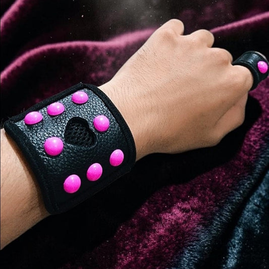 LEATHER STUDDED WRIST GEAR